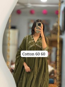 Magnifiques ensembles de costumes en pur coton 60/60, comprenant un haut et un pantalon avec dupatta, parfaits pour le quotidien et les fêtes de bureau, en promotion. - Product Image 3