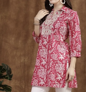 Vente en gros de hauts Kurta tendance pour femmes, vêtements féminins d'été, coupe ajustée, parfait pour un style décontracté, basique mais de haute qualité - Product Image 4