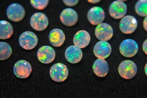 Ópalo Etíope Premium, Corte Brillante, Gema Suelta Natural, Ópalo de Fuego Multicolor, Calidad Super Fina, Pulido, Gemas Hasnain de 5mm - Product Image 3