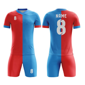 Maillot de football personnalisé pour homme, manches courtes, rouge et bleu, blocs de couleur, en polyester anti-humidité, uniforme de football avec impression nom et numéro, OEM - Product Image 1