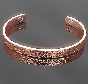 Pulsera Minimalista de Cobre Sólido con Textura Martillada, Joyería Metálica de Moda con Diseño Exquisito - Product Image 1