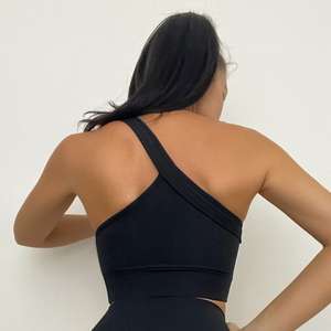 OEM 2026 Haut de soutien-gorge asymétrique pour femme, style court, design côtelé, très tendance, livraison gratuite - Product Image 4