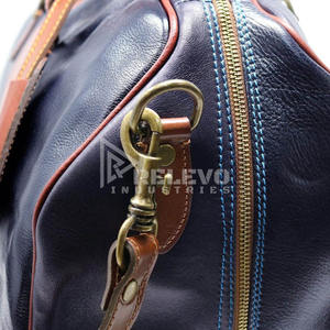 กระเป๋าเดินทางหนังแท้ OEM/ODM 40 ลิตร จากโรงงานโดยตรง ความจุขนาดใหญ่ รับทำโลโก้ตามสั่ง - Product Image 5