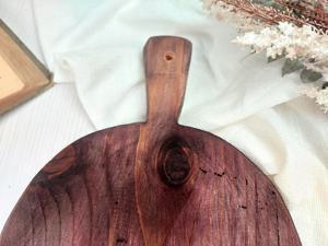 Planche à découper ronde en bois de qualité supérieure avec poignée, plateau de service en bois massif pour décoration de cuisine rustique, présentation en café et aménagement intérieur - Product Image 3