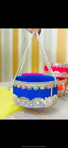 Cesta festiva vibrante hecha a mano con asa de encaje dorado para regalos de Pooja y decoración del hogar, una cesta festiva bellamente elaborada a mano. - Product Image 5