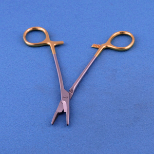 Portaagujas OLSEN-Hegar de 14cm-18cm, Acero Inoxidable, MayoMed TC, Portaagujas de Inserción, Instrumentos Quirúrgicos con Certificación CE - Product Image 1