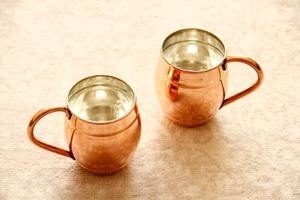 Taza Moscow Mule de Cobre Martillado de Lujo Ecológica Daystar Trade con Asa y Pajita |   Vajilla para Cócteles Hecha a Mano - Product Image 2