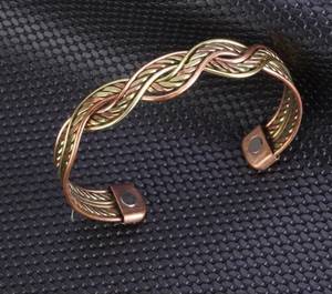 กำไลข้อมือแบบเปิดลายถักสไตล์วินเทจสองสีทองเหลืองชุบทองแดงโบราณทันสมัย - Product Image 3