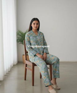 Ensemble pyjama deux pièces pour femme, élégant, vert sauge, en coton tissé, imprimé floral Sanganeri, respirant - Product Image 2