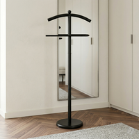 Porte-manteau sur pied minimaliste avec étagère simple, design moderne en métal pour chambre et salon, base stable