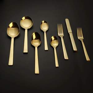 Juego de cubiertos de inspiración imperial para mesas imponentes, eventos prestigiosos y entornos de comedor formales. - Product Image 1