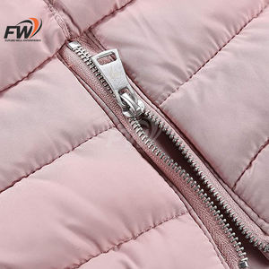 Chaqueta Corta Acolchada para Mujer, Diseño Moderno, Nueva Colección OEM, Chaqueta de Invierno Personalizada de Alta Calidad con Cierre y Protección Contra el Viento - Product Image 4