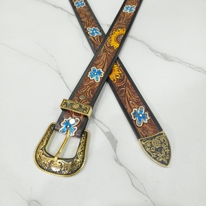 Ceinture décontractée pour homme en cuir véritable de haute qualité, personnalisée avec des rivets et des clous plaqués or de qualité supérieure, boucle florale lourde - Product Image 1