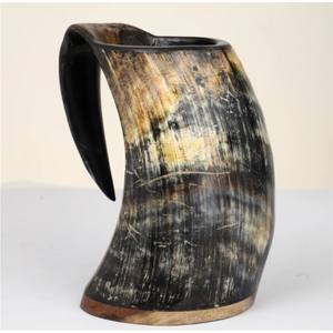 Chope à bière authentique en corne de bœuf, artisanale, style Viking, avec base en bois, sans danger pour les aliments, tasse médiévale en corne pour bière et vin - Product Image 1