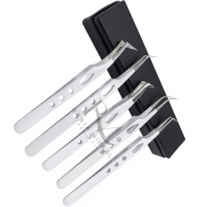 Pinza para pestañas con recubrimiento de polvo plateado, punta plateada brillante, agarre de diamante, acero inoxidable / Pinza individual, empaque en caja negra. - Product Image 1