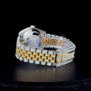 Reloj de acero inoxidable con incrustaciones de moissanita de calidad premium, hecho a mano, completamente cubierto de moissanita, movimiento de cuarzo. - Product Image 3