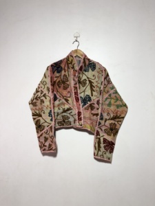 Veste courte réversible en patchwork kantha faite à la main pour femmes, style hippie bohème - Product Image 2