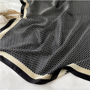Bufanda con estampado de lunares simple de 68 cm para mujer, bufanda de seda sintética para las cuatro estaciones, bufanda versátil de moda, pañuelo para la cabeza, chal - Product Image 4