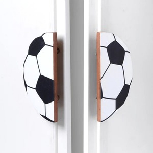Poignées de porte en bois modernes faites à la main pour chambre d'enfant, design moderne noir et blanc, motif football, poignée de tiroir, poignée de meuble - Product Image 2