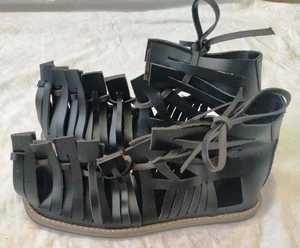 Sandalias Gladiador Romanas de Cuero Genuino Hechas a Mano con Suela de Encaje Griego Artesanal, Cómodas, Duraderas, Ligeras y Resistentes al Aire Libre - Product Image 1