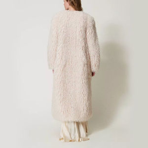 Abrigo Largo de Cuero Elegante y Cálido para Mujer, de Alta Calidad, con Peluche, Fabricado por Goletrace Enterprises - Product Image 6