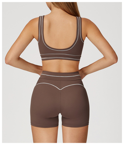 Ensemble de yoga deux pièces vert clair, haut court dos nu à encolure crantée, short taille haute élastique, sans couture, logo uni sur le devant, anti-plis - Product Image 2