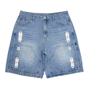 En gros, Shorts en jean de type charpentier à double genouillère, en denim, avec lavage personnalisé effet usé, bords bruts, ornés de clous, rivets, strass et pierres précieuses - Product Image 1