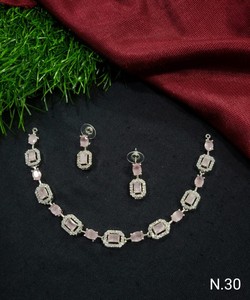 ENSEMBLE DE COLLIER DE MARIÉE EN DIAMANT AMÉRICAIN ET BOUCLES D'OREILLES CLASSIQUES ET DE HAUTE QUALITÉ ENSEMBLE DE BIJOUX DE MARIAGE POUR FEMMES DE STYLE CLASSIQUE - Product Image 1