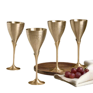 แก้วไวน์ทองเหลืองทำมือ รูปทรงระฆัง ลายนูน ดีไซน์วินเทจ ชุด 4 ใบ สำหรับงานปาร์ตี้ งานแต่งงาน ใช้ดื่มไวน์ - Product Image 1
