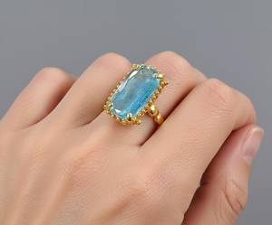 แหวนแต่งงานอะความารีนธรรมชาติทรงควีน ได้รับการรับรองจาก IGI ออกแบบมาเพื่อความสง่างามแบบราชวงศ์และประกายสีฟ้าแห่งมหาสมุทร - Product Image 2