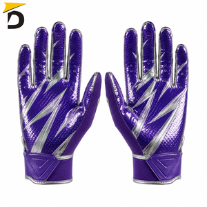 Gants de receveur de football conçus pour un ajustement confortable et une surface à haute adhérence pour aider les joueurs à maintenir un contrôle confiant du ballon - Product Image 3