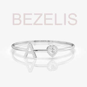 Bracelet de luxe personnalisé avec initiale et cœur en diamant de laboratoire, design classique à quatre griffes, or jaune chaud, un essentiel de la mode - Product Image 2