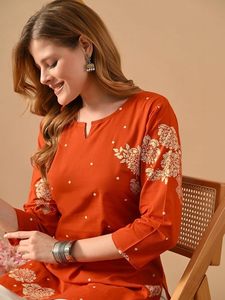 Kurti court imprimé pour femmes et filles |   Kurti évasé pour usage quotidien |   Kurti en rayonne élégant et confortable | Kurti court - Product Image 2
