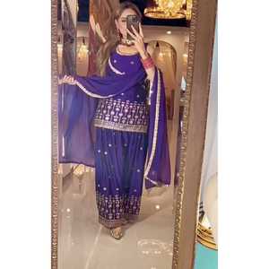 Vêtements indiens et pakistanais de créateurs, tenue de fête, ensemble haut, dhoti, salwar, dupatta - Product Image 2