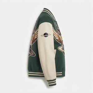 Blouson universitaire rétro pour homme en laine verte personnalisée avec manches en PU, col montant, patch brodé, coupe-vent écologique et lettrage universitaire - Product Image 3