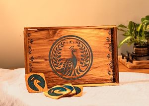Plateau de service rectangulaire moderne en bois gravé avec un motif de paon, style Art Déco, pour la décoration de la maison et les mariages - Product Image 2