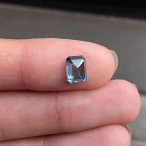 Diamante CVD de corte esmeralda de 1 a 3 quilates, color azul profundo, certificado por IGI, cultivado en laboratorio, pulido a mano, procedente de la India, para la fabricación de joyas. - Product Image 2