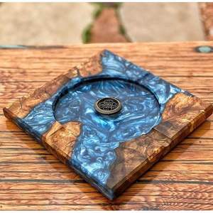 Cendrier rustique en bois et résine, finition écologique de luxe, accessoire pour fumeurs - Product Image 1