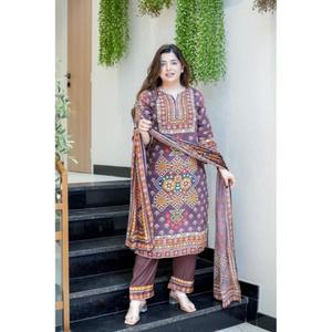 ชุดสูทผ้าไหมเบอร์เบอรีแท้สุดหรู พร้อมเสื้อท่อนบนและผ้าคลุมไหล่บาเนราซีที่สวยงาม ตกแต่งอย่างงดงาม - Product Image 1