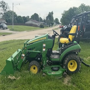 รถแทรกเตอร์มือสอง John Deere 1025R พร้อมอุปกรณ์ตักและตัดหญ้า เครื่องยนต์ดีเซลขนาดกะทัดรัด 35 แรงม้า ขับเคลื่อน 4 ล้อ ใช้งานน้อย เบาะนั่งสบาย พร้อมใช้งาน - Product Image 6