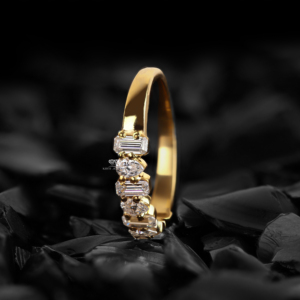 Bague de mariage demi-éternité en or 14 carats avec diamant de laboratoire poire émeraude, empilable, assortie, pour anniversaire, bijoux en gros Kirti Jewels - Product Image 2