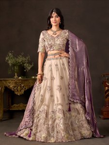 Conjunto de Lehenga Choli de Seda Crema Bordada para Mujer con Dupatta Morado, Traje Tradicional de Boda Largo Hasta el Suelo - Product Image 3