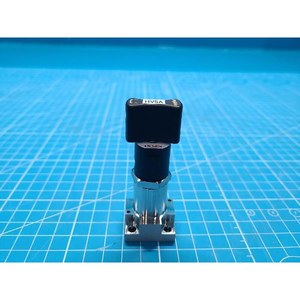 Vanne à diaphragme haute pureté FUJIKIN FUNSDL-21G-6.35UGC, utilisée comme pièce détachée pour équipement semi-conducteur d'époque - Product Image 3