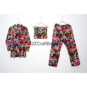 Pyjamas pour femmes imprimés numériquement faits à la main en Inde - Ensemble romantique d'hiver et d'été en coton pur 100% de qualité supérieure - Product Image 1