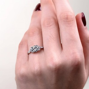 Anillo de Compromiso con Diamante Cultivado en Laboratorio, Corte Redondo VVS de 2.00 Ct, Piedras Laterales Marquise, Oro de 10K, 14K, 18K, Anillo de Novia, Venta al Por Mayor, OEM, ODM - Product Image 4