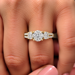 Anillo de Oro Sólido de 14K/18K con Tres Piedras de Diamante Cultivado en Laboratorio, Corte Redondo, Doble Pavé, 4.20CT, DEF VVS, Certificado IGI, Joyería Nupcial, ODM - Product Image 2