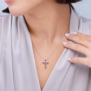 Pendentif croix en or 14 carats serti de rubis rouges de 2 mm (0,27 ct) et de diamants de 0,18 ct, certifié IGI, fait main, cadeau de Noël - Product Image 4