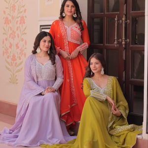 ชุดอานาร์กาลีคุร์ตาและผ้าคลุมไหล่สำหรับผู้หญิง แบรนด์ EthnicStar ผ้าจอร์เจตต์ ประดับเลื่อมและลูกปัดปักอย่างประณีต - Product Image 1