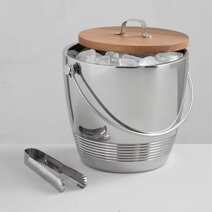 Cubo de Hielo de Acero Inoxidable con Tapa de Madera y Pinzas para Hielo, Enfriador de Bebidas Redondo Aislado - Product Image 1