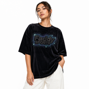 เสื้อยืดคอกลมแขนสั้นผ้ากำมะหยี่ผสมไหม/ฝ้ายทรงโอเวอร์ไซส์สำหรับผู้ชาย สีดำสนิท  โลโก้ประดับเพชรด้านหน้า เป็นมิตรต่อสิ่งแวดล้อม แห้งเร็ว - Product Image 1